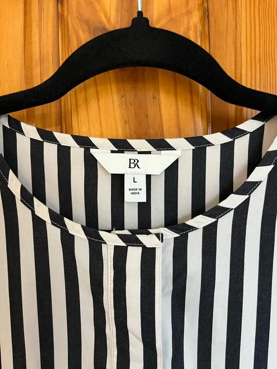 Striped Black and White Lantern-Sleeve Dress - Picture 4 of 4